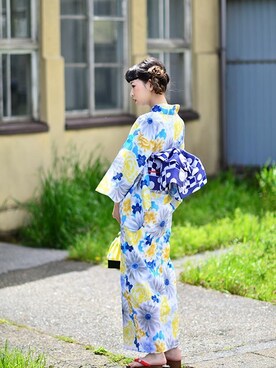 KIMONOMACHIさんの「京都きもの町オリジナル浴衣2点セット「ブルーフラワー」」を使ったコーディネート