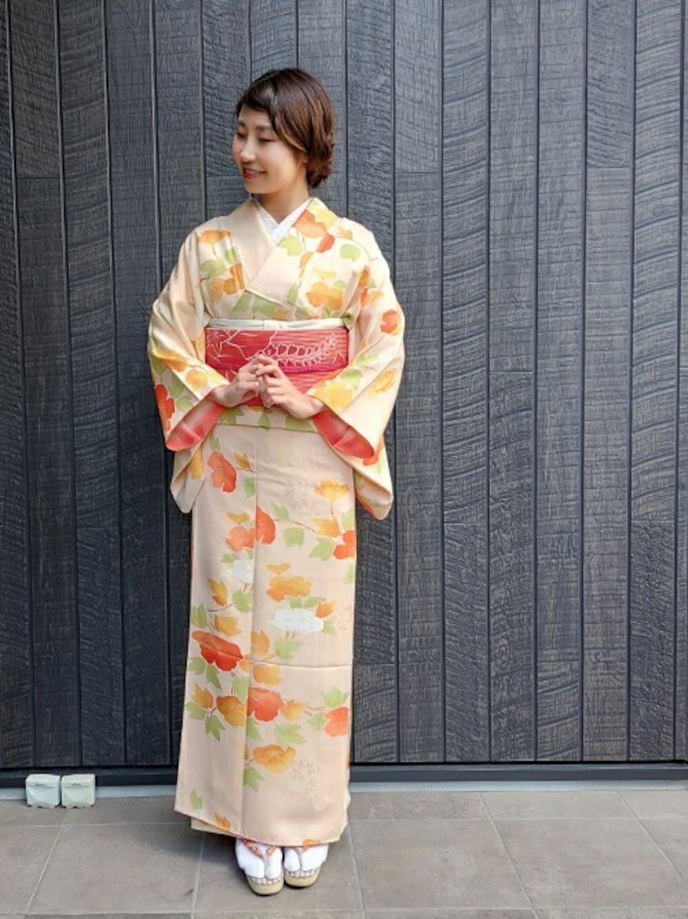「着物、レトロ、きれいめカジュアル、和服、大正浪漫、着物コーデ、昭和初期、京都きもの町、きもの町、kimonomachi」｜「kimonomachiの京袋帯 KIMONOMACHI オリジナル クリームイエロー お花/三色 麻の葉/カラフル 桜と楓/朱赤ストライプに桐/黒色アート/乱菊と幾何学の斜め柄/黄緑色亀甲松文（和装小物、レッド系）」を使った、KIMONOMACHIさん（レディース・163cm）の冬コーディネートの1枚目の写真