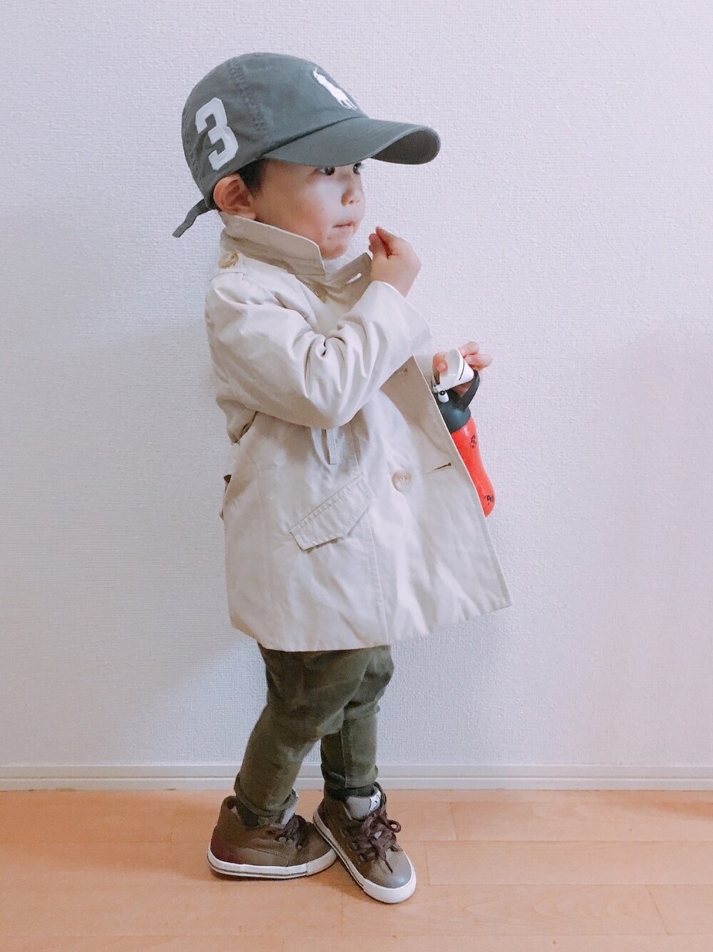 「春コーデ、キッズファッション、キッズコーデ、トレンチ、ZARA、2歳」｜「ZARA KIDSのアイテム（トレンチコート、ベージュ系）」を使った、KOppiiiiiさん（キッズ・90cm）の冬コーディネートの1枚目の写真
