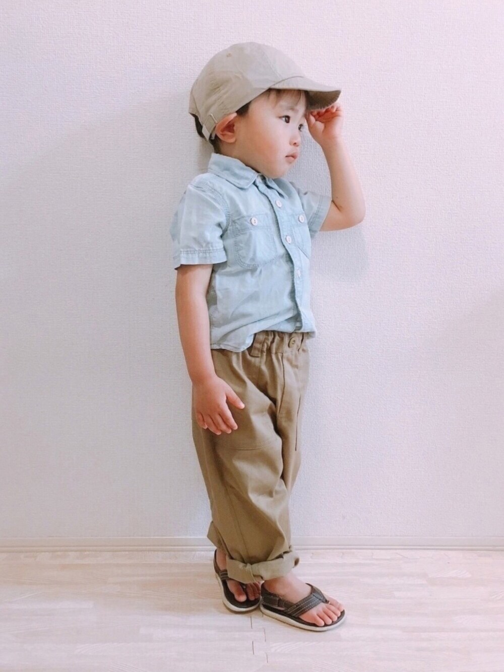 「キッズコーデ、キッズファッション、kids、ワイドパンツ、デニムシャツ、男の子、おとこのこ、2歳」｜「GAPのアイテム（シャツ/ブラウス、ブルー系）」を使った、KOppiiiiiさん（キッズ・90cm）の春コーディネートの1枚目の写真