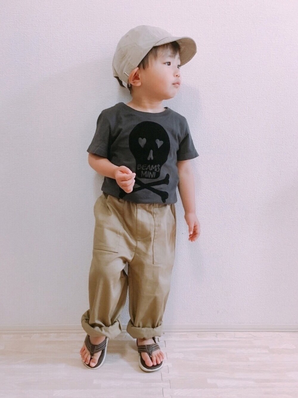 「キッズコーデ、キッズファッション、kids、2歳」｜「BEAMS miniのアイテム（Tシャツ/カットソー、ブラック系）」を使った、KOppiiiiiさん（キッズ・90cm）の春コーディネートの1枚目の写真