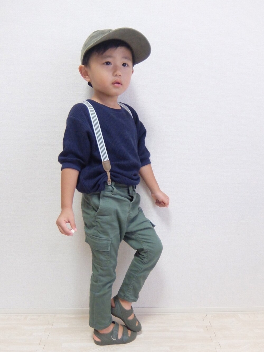 「キッズファッション、サスペンダー、ユニクロ、UNIQLO、igor、4歳、キッズコーデ」｜「UNIQLOのGIRLS ワッフルクルーネックT（5分袖）（Tシャツ/カットソー、ブルー系）」を使った、KOppiiiiiさん（キッズ・90cm）の秋コーディネートの1枚目の写真