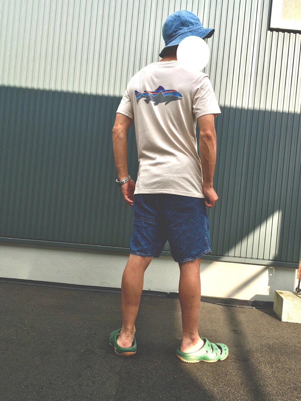 「おしゃれさんと繋がりたい、休日スタイル、newhattan patagonia rvca keen」｜「patagoniaのアイテム（Tシャツ/カットソー、ベージュ系）」を使った、DAIKIさん（メンズ・168cm）の秋コーディネートの1枚目の写真