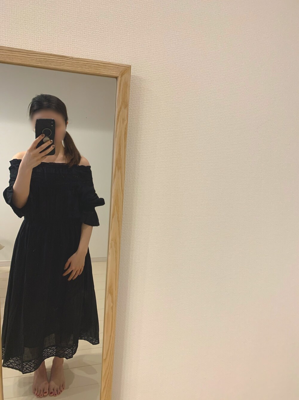 「オトナカジュアル、夏コーデ、肩出し、リラックススタイル、オトナ女子、大人コーデ、ワンピース、シンプル、シンプルコーデ」｜「rpsのアイテム（ワンピース、ブラック系）」を使った、Miisさん（レディース・159cm）の春コーディネートの1枚目の写真