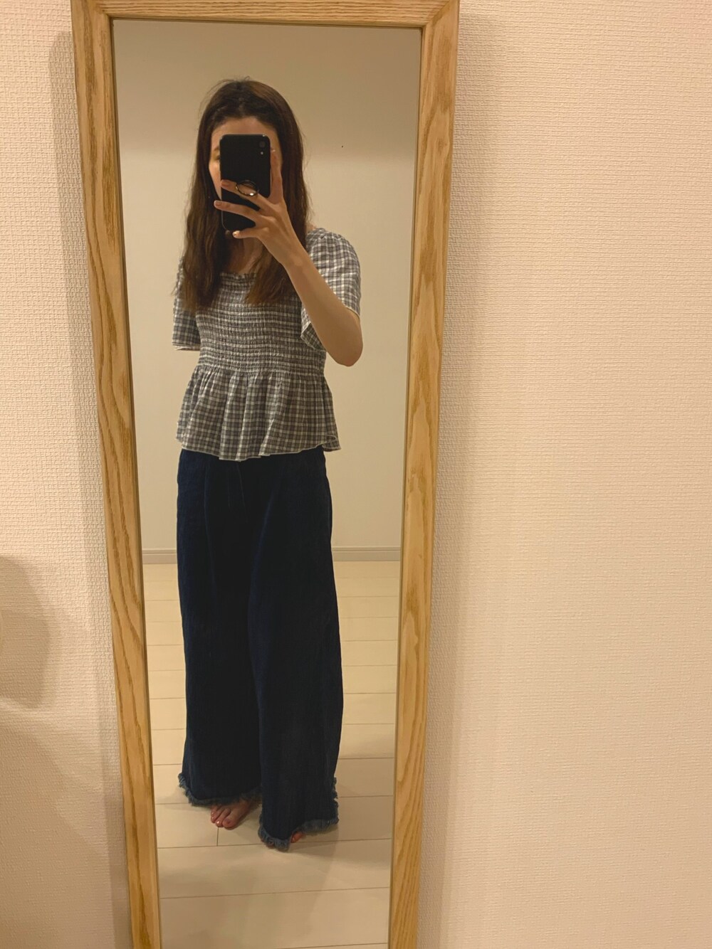 「大人カジュアル、夏コーデ、前髪アレンジ、ワイドパンツ、ワイドデニム、腹チラ」｜「LOWRYS FARMのアイテム（トップス、グレー系）」を使った、Miisさん（レディース・159cm）の夏コーディネートの1枚目の写真