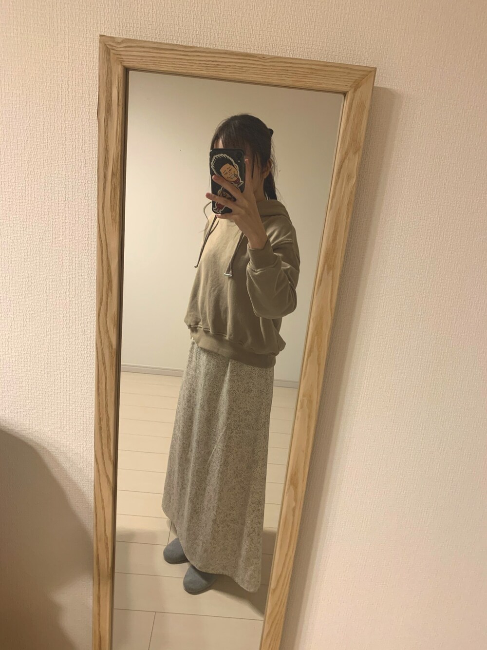 「ゆるコーデ、大人コーデ、ラクチンコーデ、休日スタイル、秋コーデ、パーカー、ロングスカート」｜「AVAN LILYのアイテム（パーカー、ベージュ系）」を使った、Miisさん（レディース・159cm）の秋コーディネートの1枚目の写真