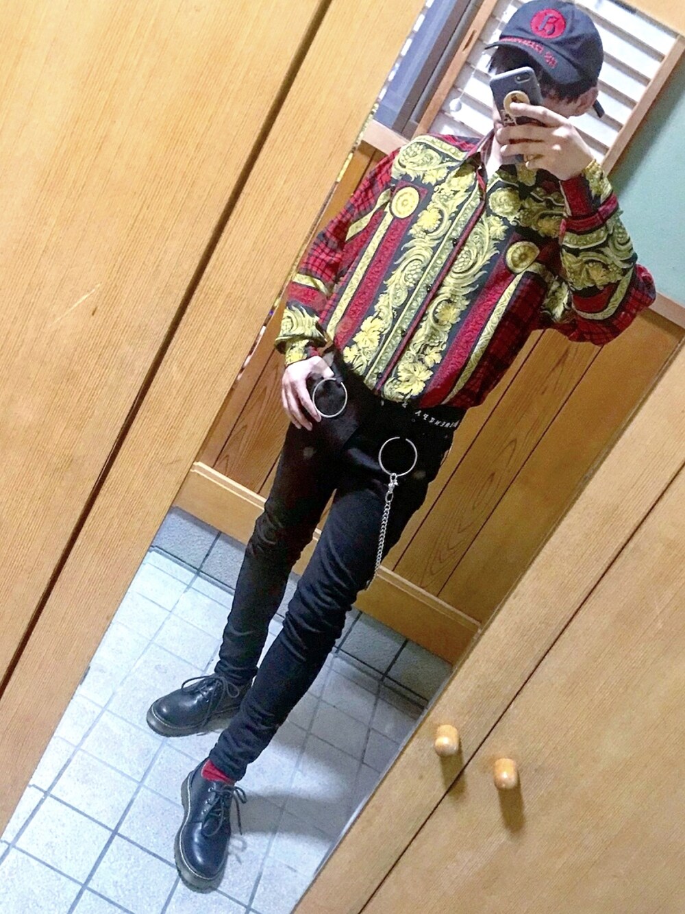 「韓国ファッション」｜「anotheryouthのアイテム（キャップ、レッド系）」を使った、あつたろさん（メンズ・172cm）の秋コーディネートの1枚目の写真