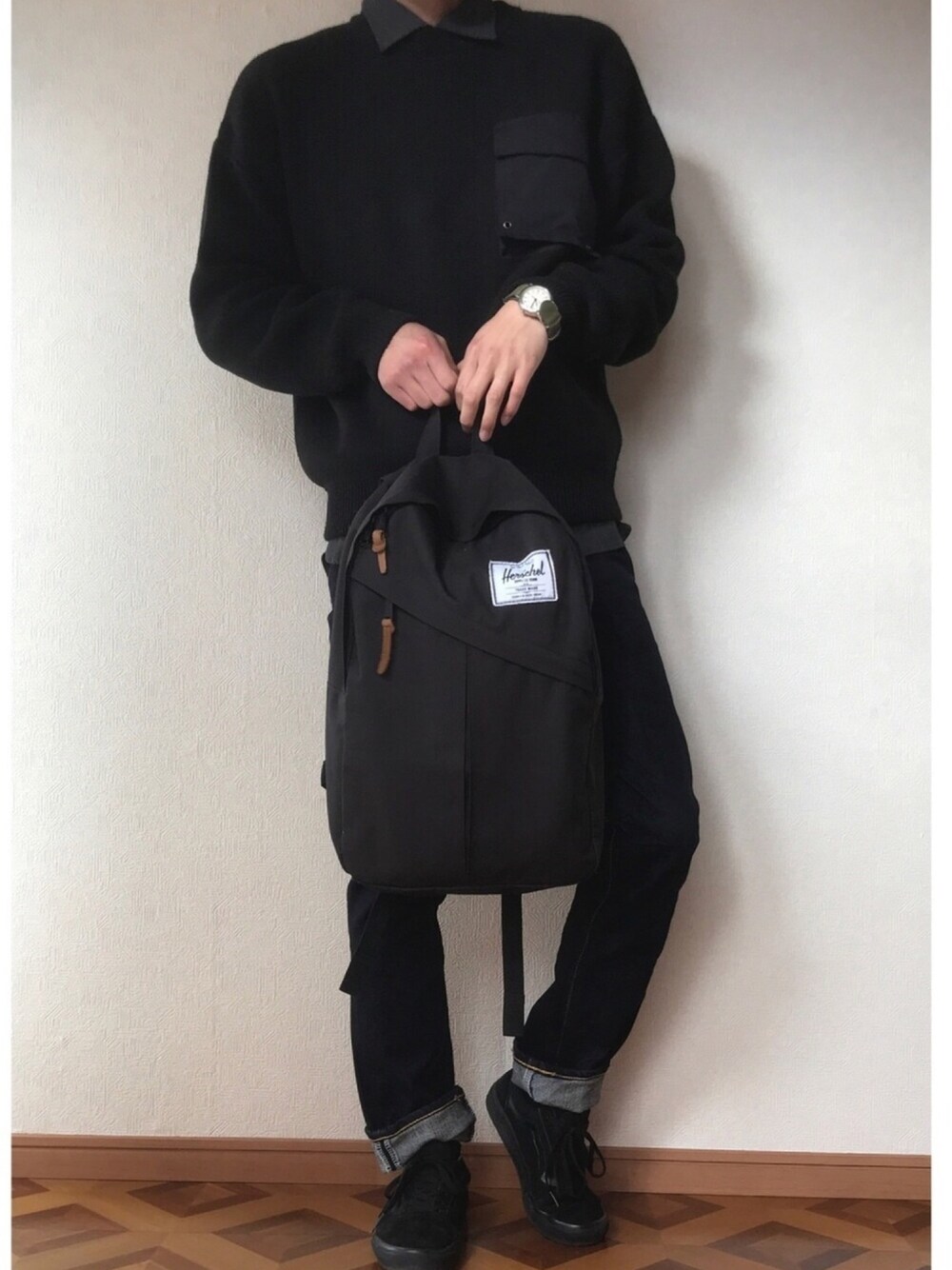 「Adam et Rope'、niko and ...、TIMEX、EDWIN、ハーシェルサプライ、Champion、デニムパンツ、部屋撮り、いいね、save、フォローお願いします🤑、おうちファッション」｜「ADAM ET ROPE'のアイテム（シャツ/ブラウス、ブラック系）」を使った、どっぐイアさん（メンズ・175cm）の春コーディネートの1枚目の写真