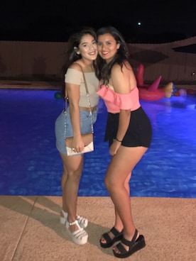 「STEVE MADDEN（スティーブマデン）のアイテム（その他シューズ）」を使った、Sonia Solanoさん（レディース・170cm）の冬コーディネート