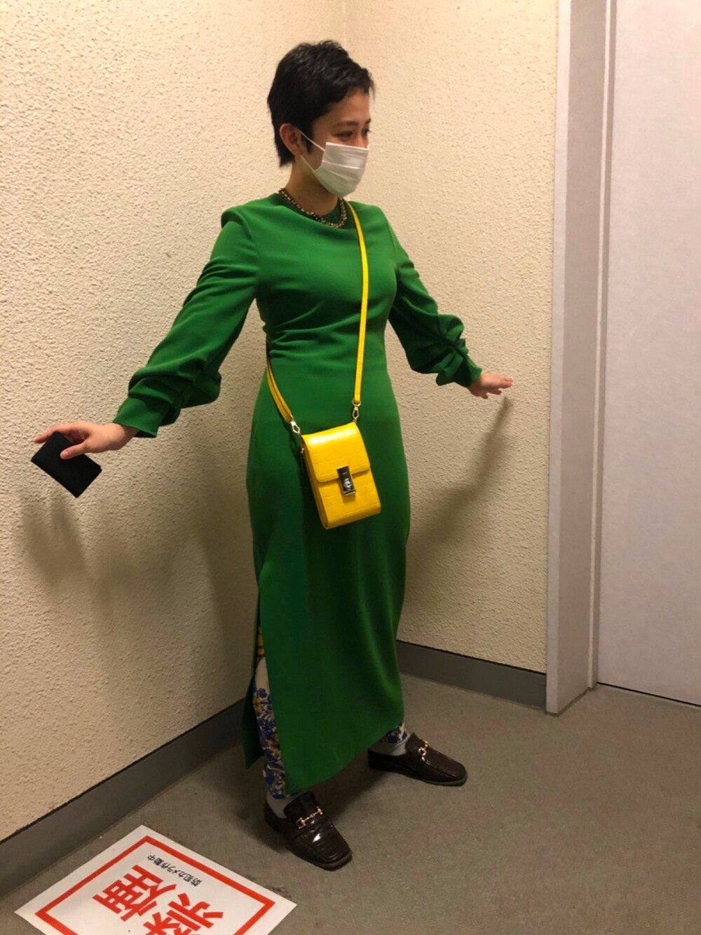 「ZARA、ワンピース、ケリー、グリーン、発色が良い、イエロー、グリーン×イエロー、低身長、レギンス、イオッセリアーニ」｜「ZARAのアイテム（ワンピース/ドレス、グリーン系）」を使った、さくらもちさん（レディース・155cm）の春コーディネートの1枚目の写真