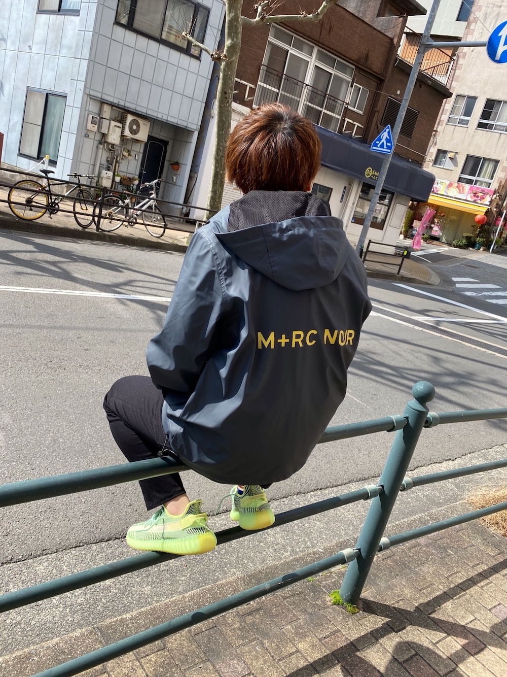 「カジュアル、今日のコーデ、スニーカー、お洒落さんとつながりたい、ストリート、マルシェノア、yeezy、yeezyboost、OFF-WHITE、m+rc noir」｜「M＋RC NOIRのアイテム（その他アウター、その他）」を使った、taka8910さん（メンズ・165cm）の冬コーディネートの1枚目の写真