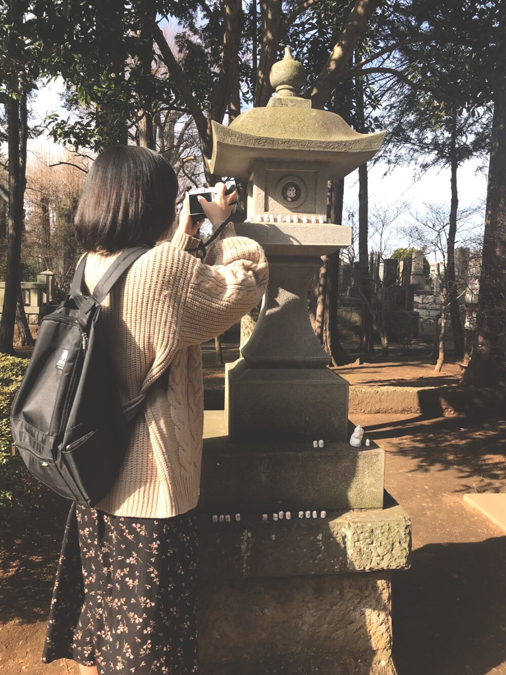 「カメラ、カメラ女子、寺、散歩」｜「mozのアイテム（バックパック/リュック、ブラック系）」を使った、すえきちさん（レディース・148cm）の冬コーディネートの1枚目の写真