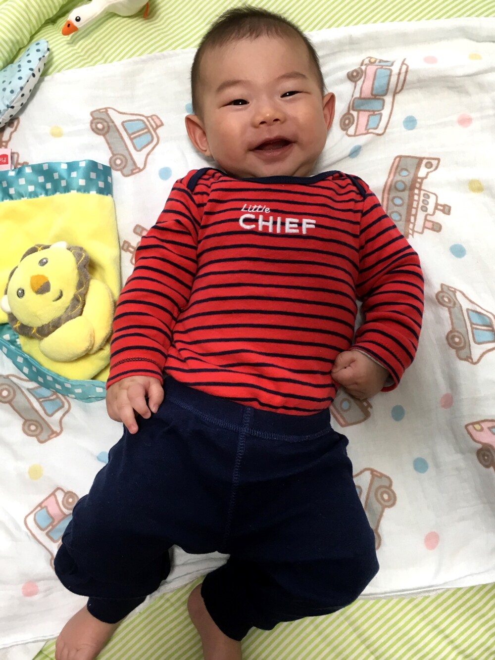 「Little chief、消防士、男の子、赤、ボーダー、赤ボーダー、生後4ヶ月」｜「Carter'sのアイテム（ロンパース、レッド系）」を使った、りょーたんさん（キッズ・60cm）の春コーディネートの1枚目の写真