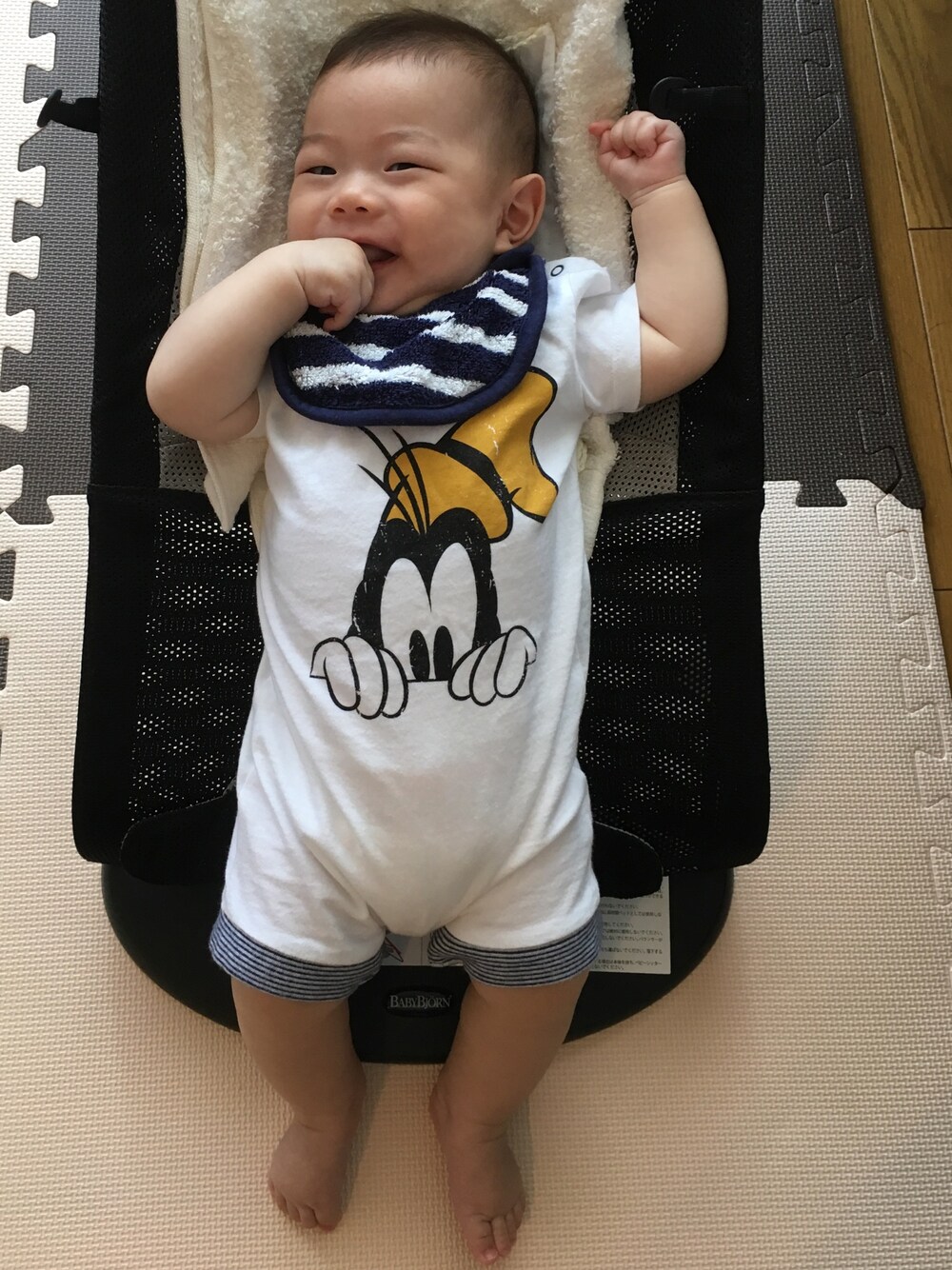 「男の子、赤ちゃん、ディズニー、ロンパース、生後4ヶ月、60cm、夏コーデ、白」｜「nextのアイテム（ロンパース、ホワイト系）」を使った、りょーたんさん（キッズ・60cm）の春コーディネートの1枚目の写真