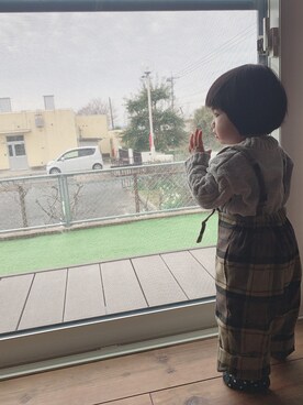 「petit main（プティマイン）のアイテム（オールインワン・サロペット、ブラウン系）」を使った、kenさん（キッズ・110cm）の秋コーディネート