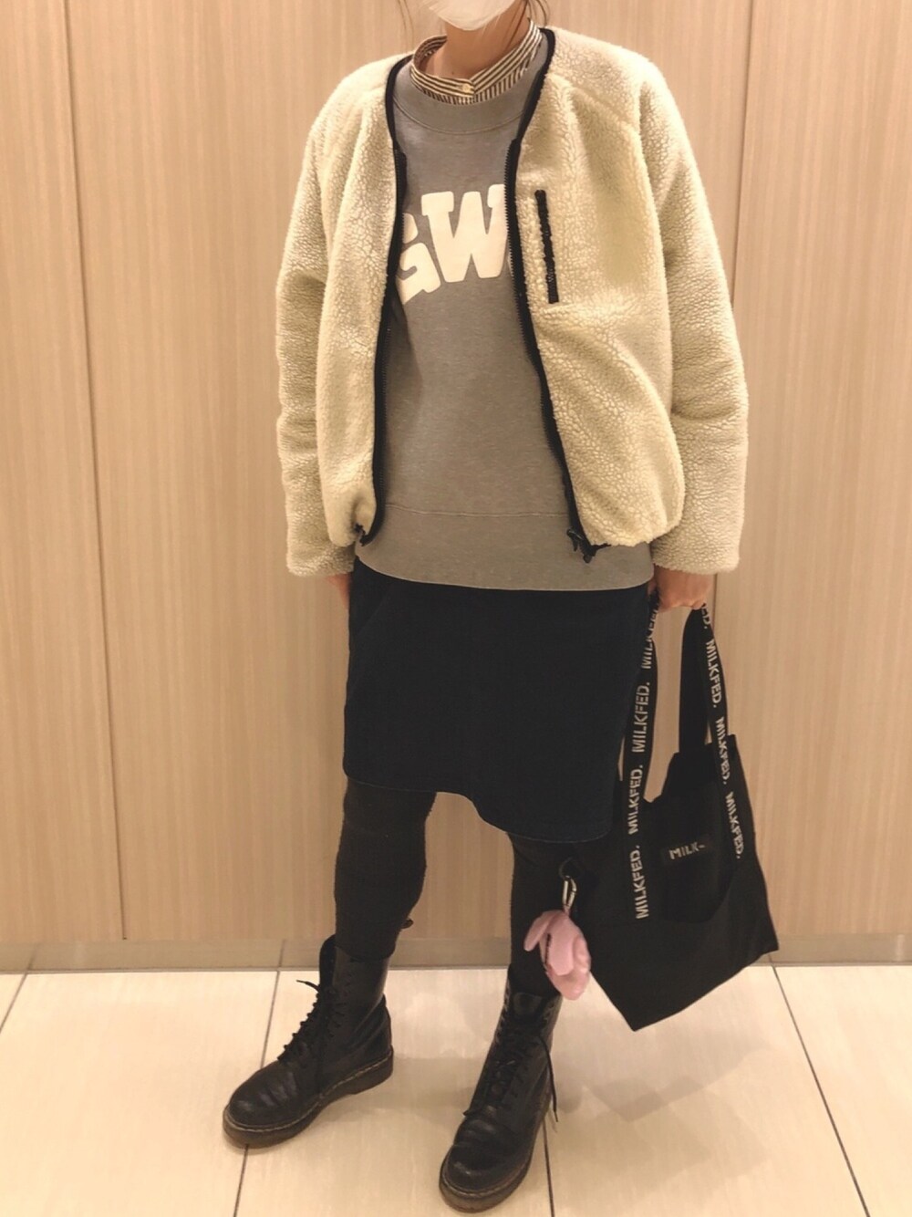 「冬コーデ、大人カジュアル、寒い日、2月」｜「F i.n.tのアイテム（デニムスカート、ブルー系）」を使った、あゆみりんさん（レディース・168cm）の冬コーディネートの1枚目の写真