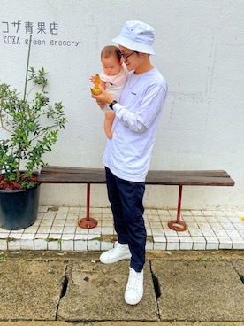 「Lee」｜「アイテム（チノパンツ）」を使った、CHINさんパパさん（メンズ・163cm）の春コーディネート