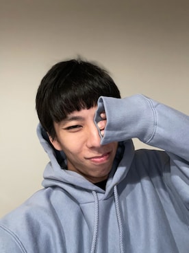 「GU（ジーユー）のアイテム（パーカー、ブルー系）」を使った、ただの服好きけんしー(YouTube)さん（メンズ・173cm）の冬コーディネート