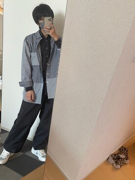 「UNIQLO（ユニクロ）のアイテム（スラックス、グレー系）」を使った、ただの服好きけんしー(YouTube)さん（メンズ・173cm）の春コーディネート