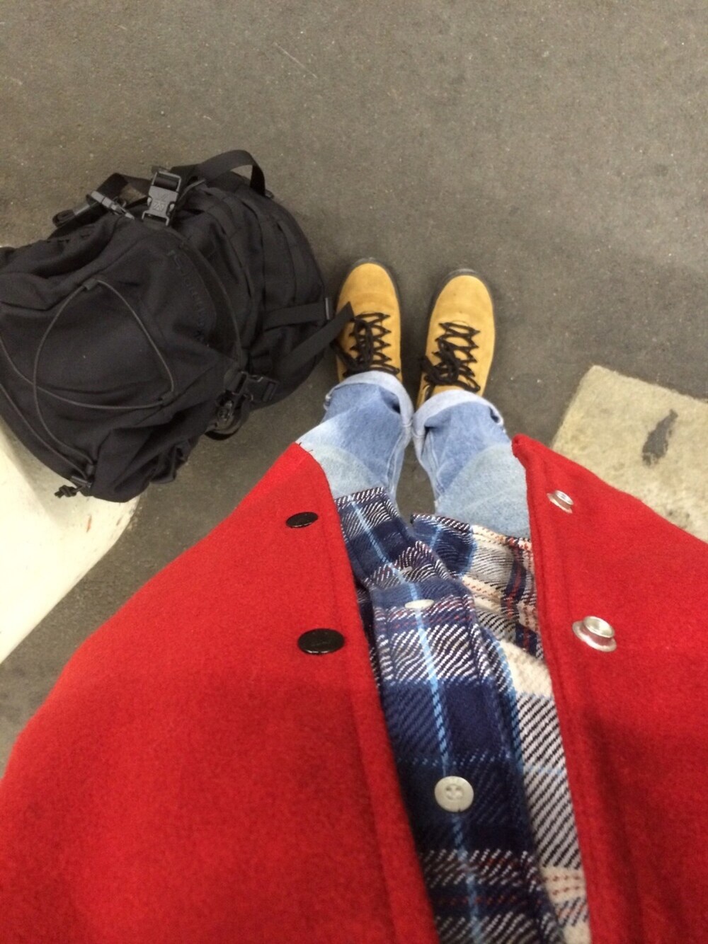 「ドラフトリーバイス」｜「Levi'sのアイテム（デニムパンツ、ブルー系）」を使った、Hiroya Tanakaさん（メンズ・173cm）の冬コーディネートの1枚目の写真
