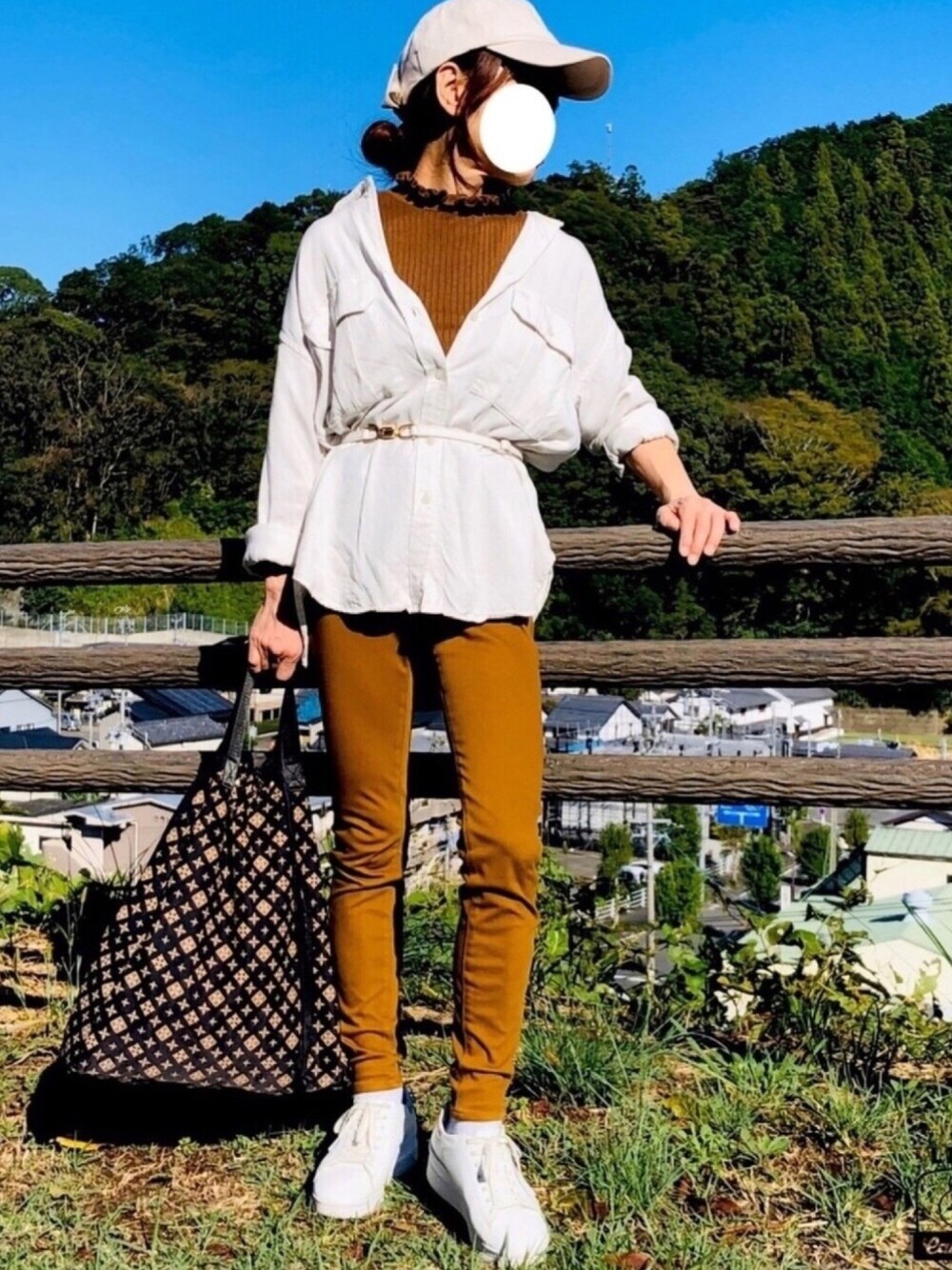 「秋のコーデ、オトナカジュアル、プチプラミックス、UNIQLO、レギンスパンツ、BAYFLOW、ミリタリーシャツ、キャップ、Daily russet、低身長」｜「14+のデニムリボンCAP 14+オリジナル バックリボン キャップ レディース 帽子 BIG（キャップ、ホワイト系）」を使った、kaop🐣さん（レディース・151cm）の秋コーディネートの1枚目の写真