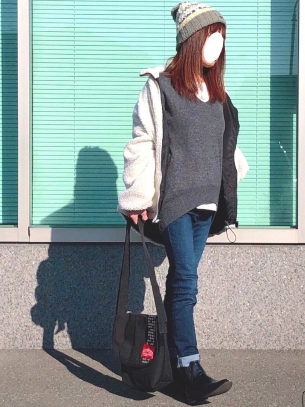「冬のコーデ、カジュアル、シンプル、デニムコーデ、Levi's、スキニーデニム、ボアジャケット、サイドゴアブーツ、低身長、好きな服を着隊」｜「HELLY HANSENのアイテム（ニットキャップ/ビーニー、グレー系）」を使った、kaop🐣さん（レディース・150cm）の冬コーディネートの1枚目の写真