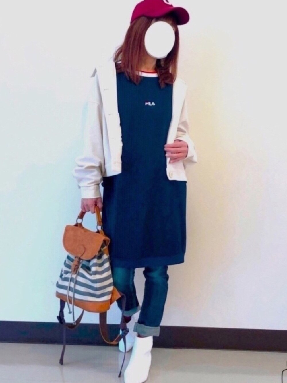 「春コーデ、スポーティ、カジュアル、ネイビー×ホワイト、FILA、ロゴワンピース、ジャージジャケット、キャップ女子、低身長、好きな服を好きなように着る🐷💕」｜「Championの【Champion】ロゴベースボールキャップ（キャップ、レッド系）」を使った、kaop🐣さん（レディース・150cm）の冬コーディネートの1枚目の写真
