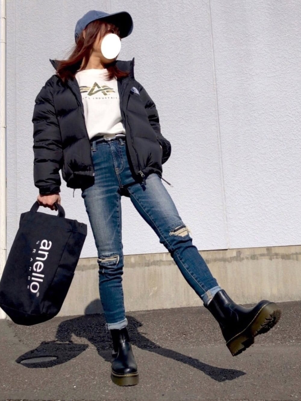「カジュアル、メンズライク、ダウンジャケット、THE NORTH FACE、ロンT、alphaindustries、ダメージデニム、厚底ブーツ、キャップ女子、低身長」｜「newhattanの【newhattan】ニューハッタンキャップ（キャップ、パープル系）」を使った、kaop🐣さん（レディース・150cm）の冬コーディネートの1枚目の写真