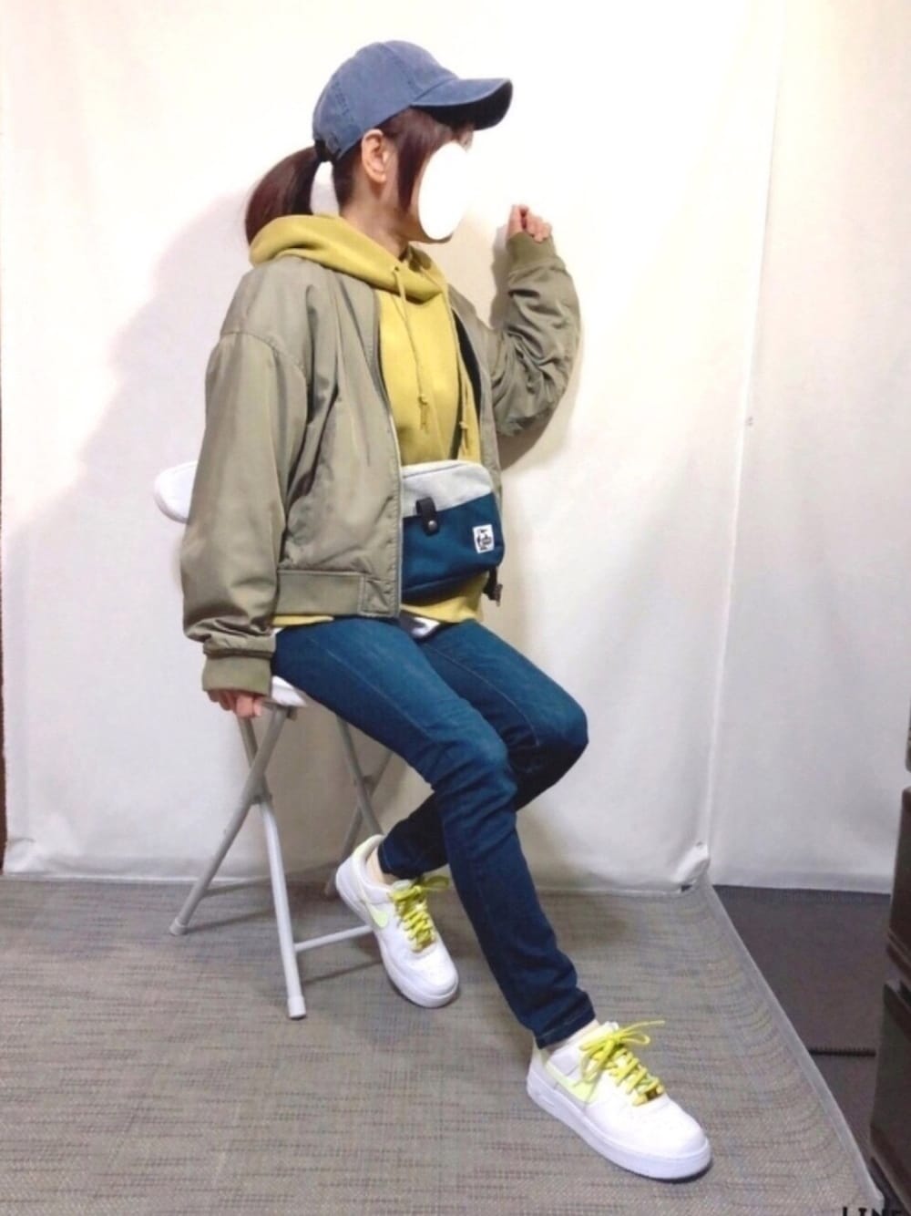「冬春コーデ、カジュアル、シンプル、メンズライク、パーカー、MA-1、Levi's、白スニーカー、キャップ女子、低身長」｜「newhattanの【newhattan】ニューハッタンキャップ（キャップ、パープル系）」を使った、kaop🐣さん（レディース・150cm）の春コーディネートの1枚目の写真