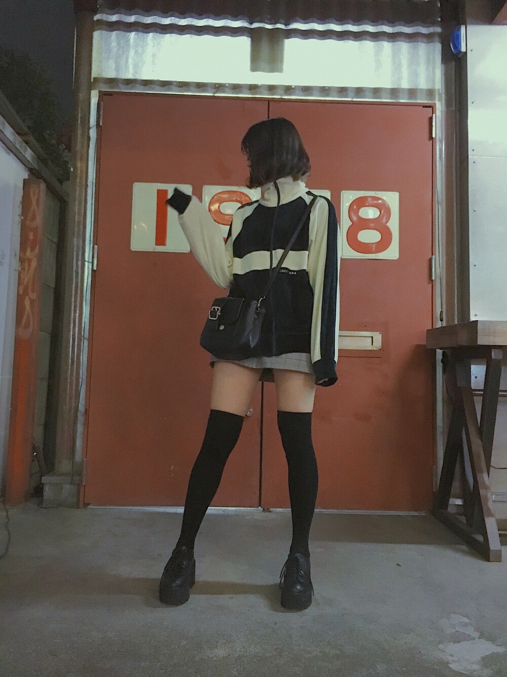 「daily look、韓国ファッション、韓国ブランド、チェック、チェックスカート、ニーハイソックス、ジャージ、ベロア、原宿、ストリート」｜「ANOTHER Aのアイテム（ジャージ、グリーン系）」を使った、ENA *privateさん（レディース・162cm）の秋コーディネートの1枚目の写真