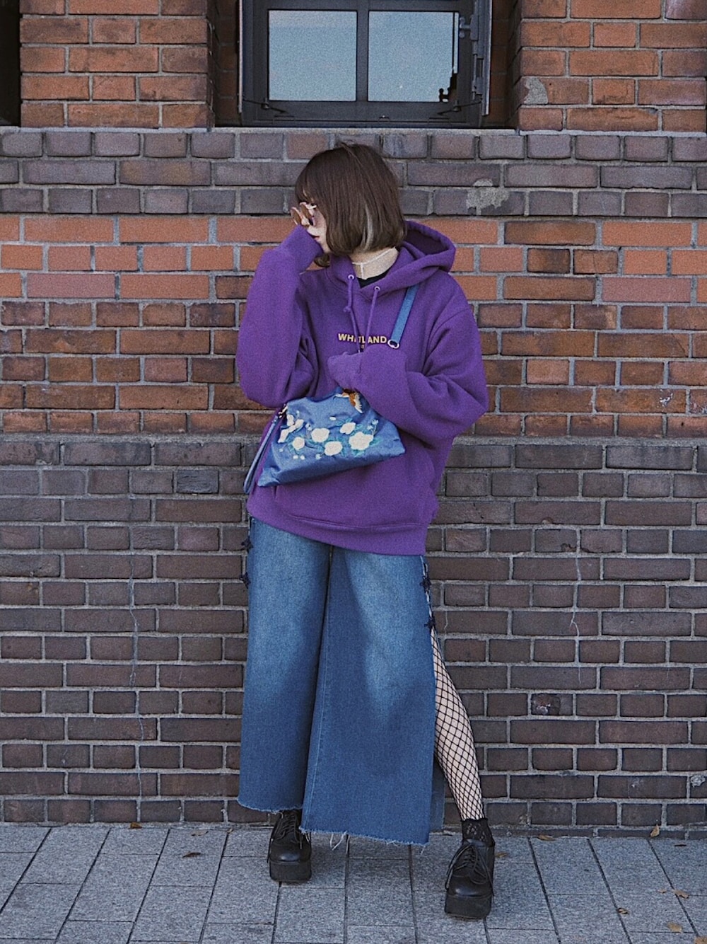 「ビックシルエット、パーカー、網タイツ、ストリート、サングラス、チャイナ、メンズサイズ、ガウチョパンツ、リメイク、デート」｜「BUBBLESのアイテム（サングラス、ピンク系）」を使った、ENA *privateさん（レディース・162cm）の冬コーディネートの1枚目の写真