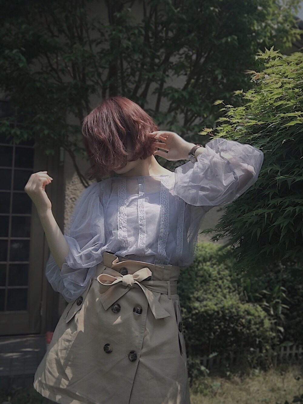 「キレイめ、大人ガーリー、春、ブラウス、トレンチスカート、ootd、daily look、nice claup、NADIA、ハイウエスト」｜「NICE CLAUPのアイテム（シャツ/ブラウス、ブルー系）」を使った、ENA *privateさん（レディース・162cm）の春コーディネートの1枚目の写真