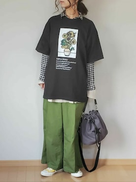 スニーカー イエロー系 を使った カーキパンツ のレディース人気ファッションコーディネート Wear スニーカー イエロー系 を使った カーキパンツ のレディース人気ファッションコーディネート Wear