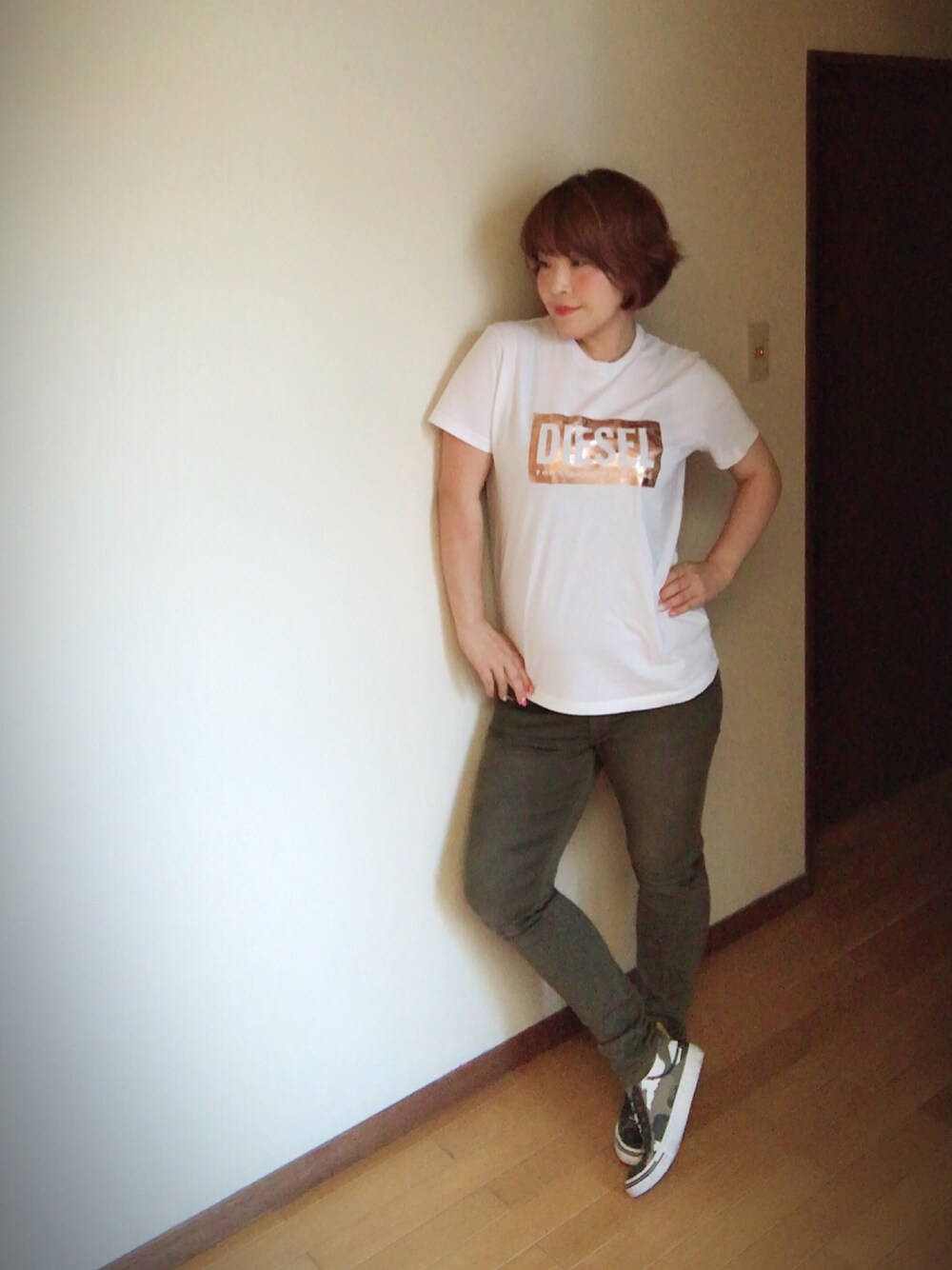 「ディーゼル、Diesel、jogg jeans、ロゴT、カモフラ、高身長女子、ぽっちゃり」｜「DIESELのアイテム（Tシャツ/カットソー、ホワイト系）」を使った、kazuさん（レディース・170cm）の夏コーディネートの1枚目の写真