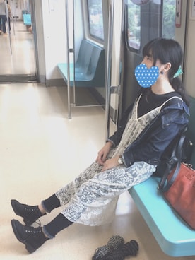 「GU（ジーユー）のアイテム（ジャンパースカート、ベージュ系）」を使った、そまさん（レディース・156cm）の秋コーディネート