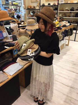 「スカートコーデ」｜「アイテム（帽子）」を使った、14+ イオンモール羽生店 スタッフさん（レディース・160cm）の春コーディネート