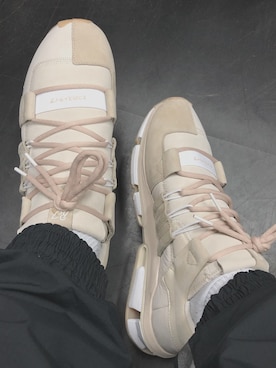 「KITH（キス）のアイテム（スニーカー）」を使った、国井 栄之さん（メンズ・168cm）の秋コーディネート
