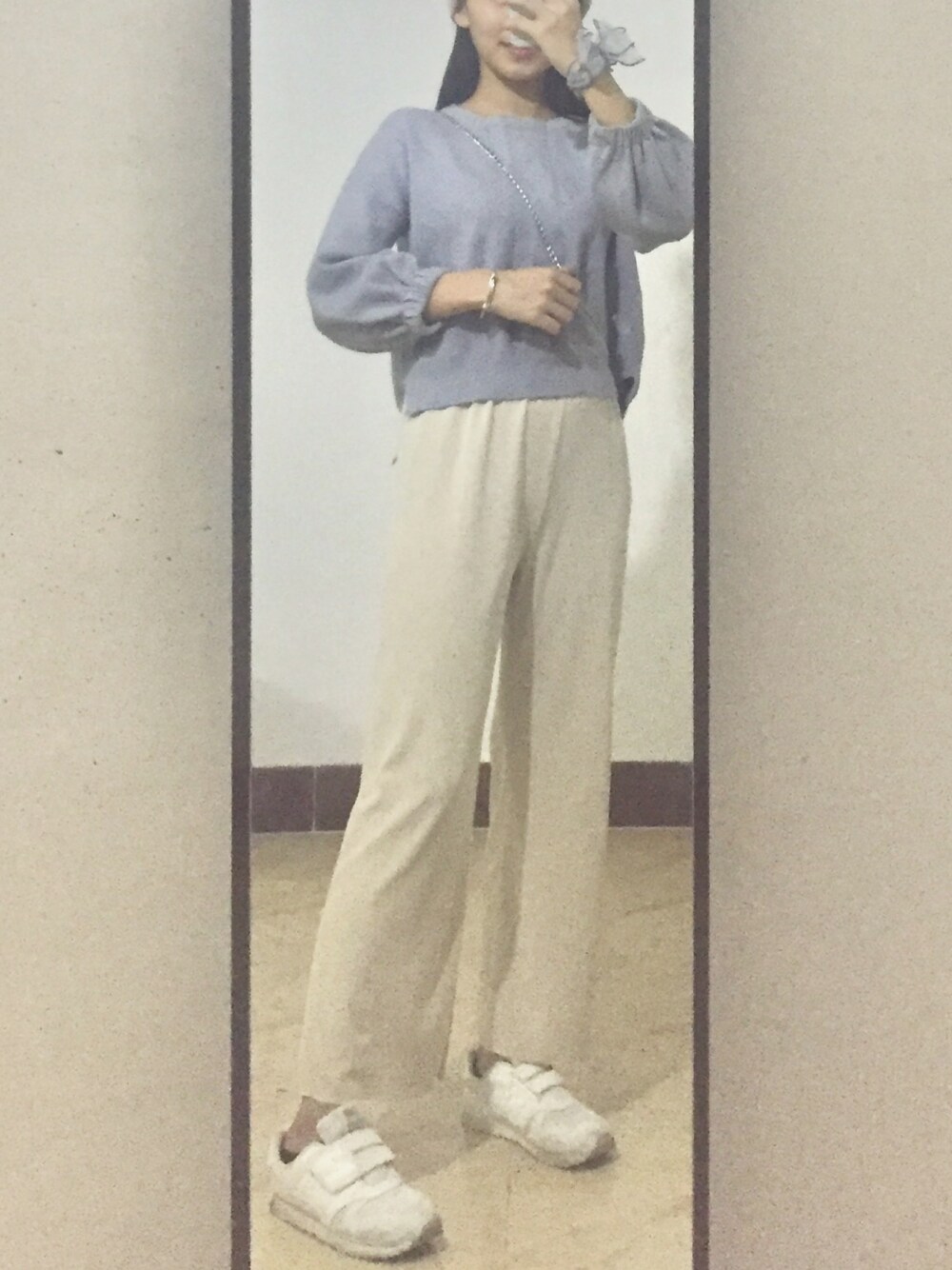 「11AMのアイテム（パンツ、グレー系）」を使った、ChiL.kkさん（レディース・50cm）の秋コーディネートの1枚目の写真