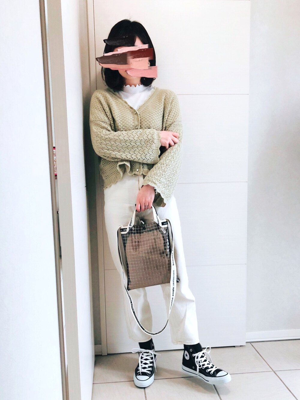 「大人カジュアル、オトナカジュアル、オトナ女子、パンツスタイル、ホワイトパンツ、休日スタイル、シンプルコーデ、GU、透かし編みカーディガン、低身長」｜「GUのアイテム（カーディガン/ボレロ、グリーン系）」を使った、❁⃘asa❁⃘さん（レディース・150cm）の春コーディネートの1枚目の写真