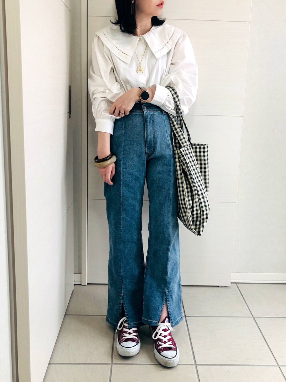 「シンプル、大人女子、ラフ、大人コーデ、ビッグカラー、春コーデ、スリットパンツ、ブラウス、リエディ、低身長コーデ」｜「Re:EDITのビッグセーラーカラーコットンブラウス（シャツ/ブラウス、ホワイト系）」を使った、❁⃘asa❁⃘さん（レディース・150cm）の春コーディネートの1枚目の写真
