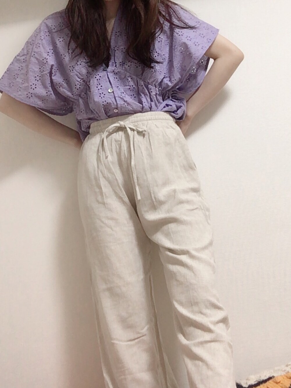 「auntie rosa holiday、who's who chico、オトナガーリー、夏コーデ、ootd、いつかのコーデ、パンツスタイル、シンプルコーデ、summer、花柄」｜「Chicoのコットンエンパイアチュニック（シャツ/ブラウス、パープル系）」を使った、lilyさん（レディース・162cm）の夏コーディネートの1枚目の写真