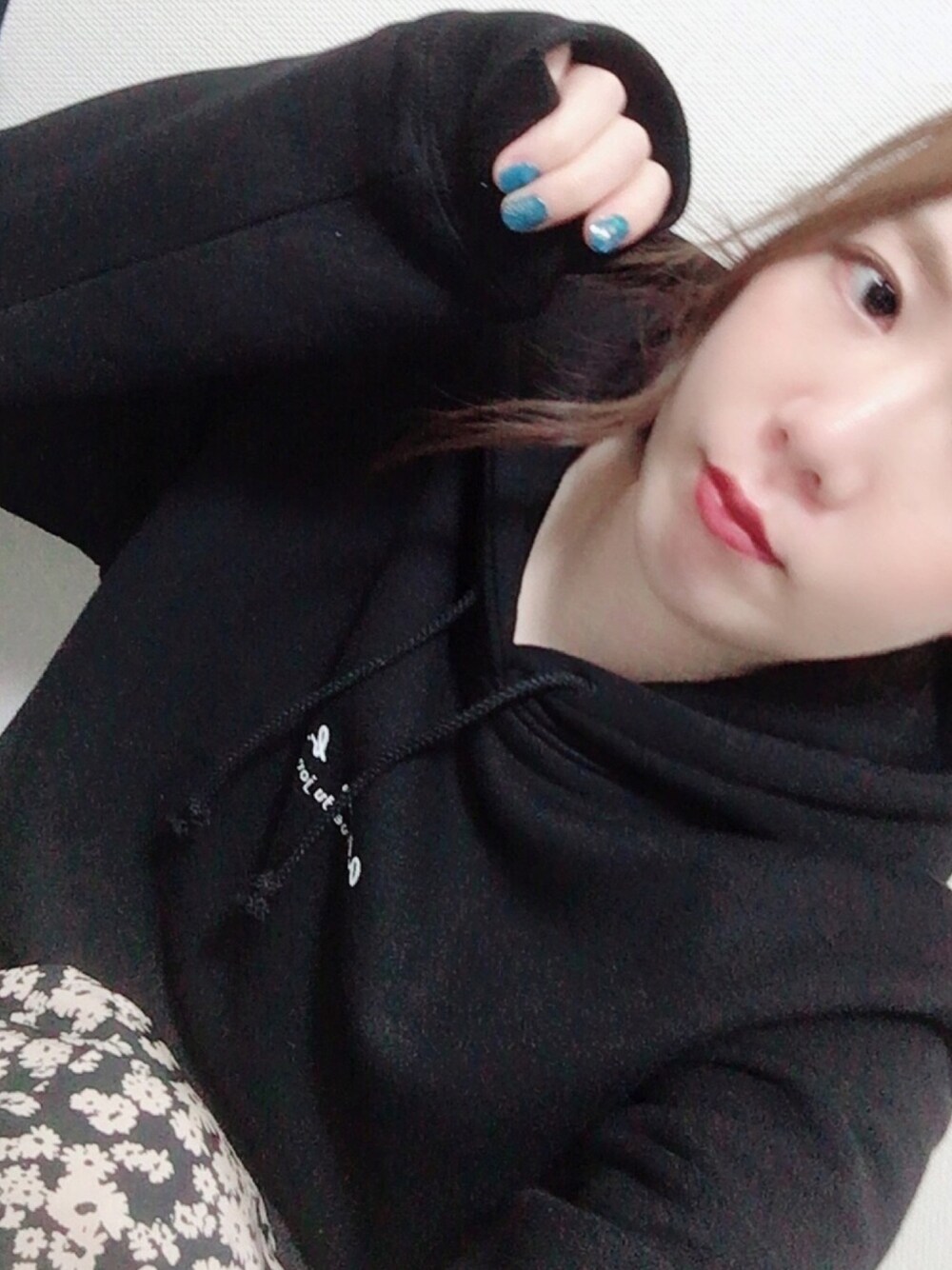 「agnes b.、アニエス・ベー、Doux archives、パーカー、パーカーコーデ、カジュアルコーデ、秋冬コーデ、ラフ、パーカースタイル、冬」｜「agnes b.の【agnes b. pour ADAM ET ROPE'】PORTE MIXTE（パーカー、ブラック系）」を使った、lilyさん（レディース・161cm）の秋コーディネートの1枚目の写真