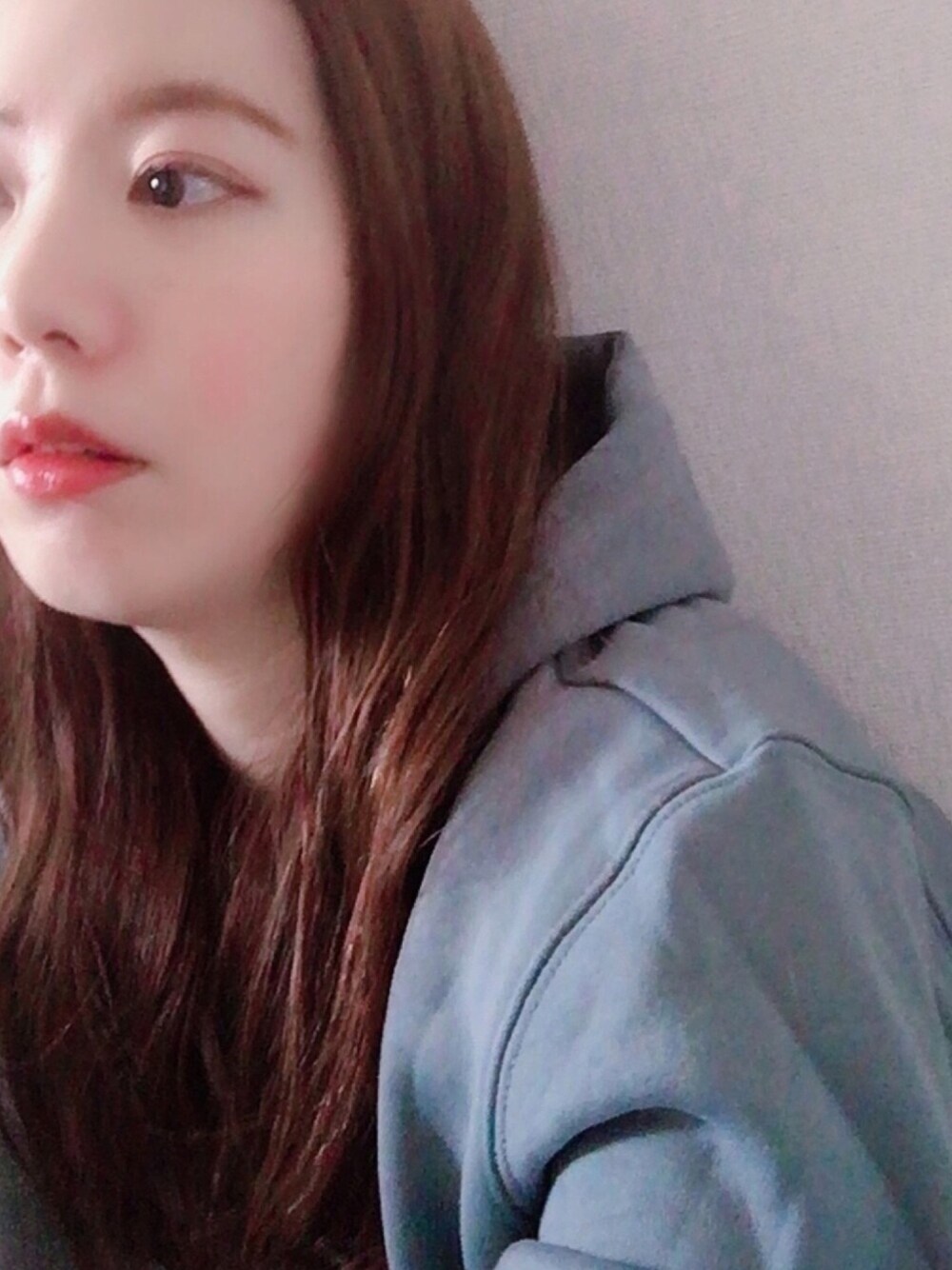 「秋コーデ、パーカー、ブルーパーカー、GU、ジーユー、シンプルコーデ、ブルー、メンズパーカー、お洒落さんとつながりたい、ゆるコーデ」｜「GUのアイテム（パーカー、ブルー系）」を使った、lilyさん（レディース・161cm）の秋コーディネートの1枚目の写真