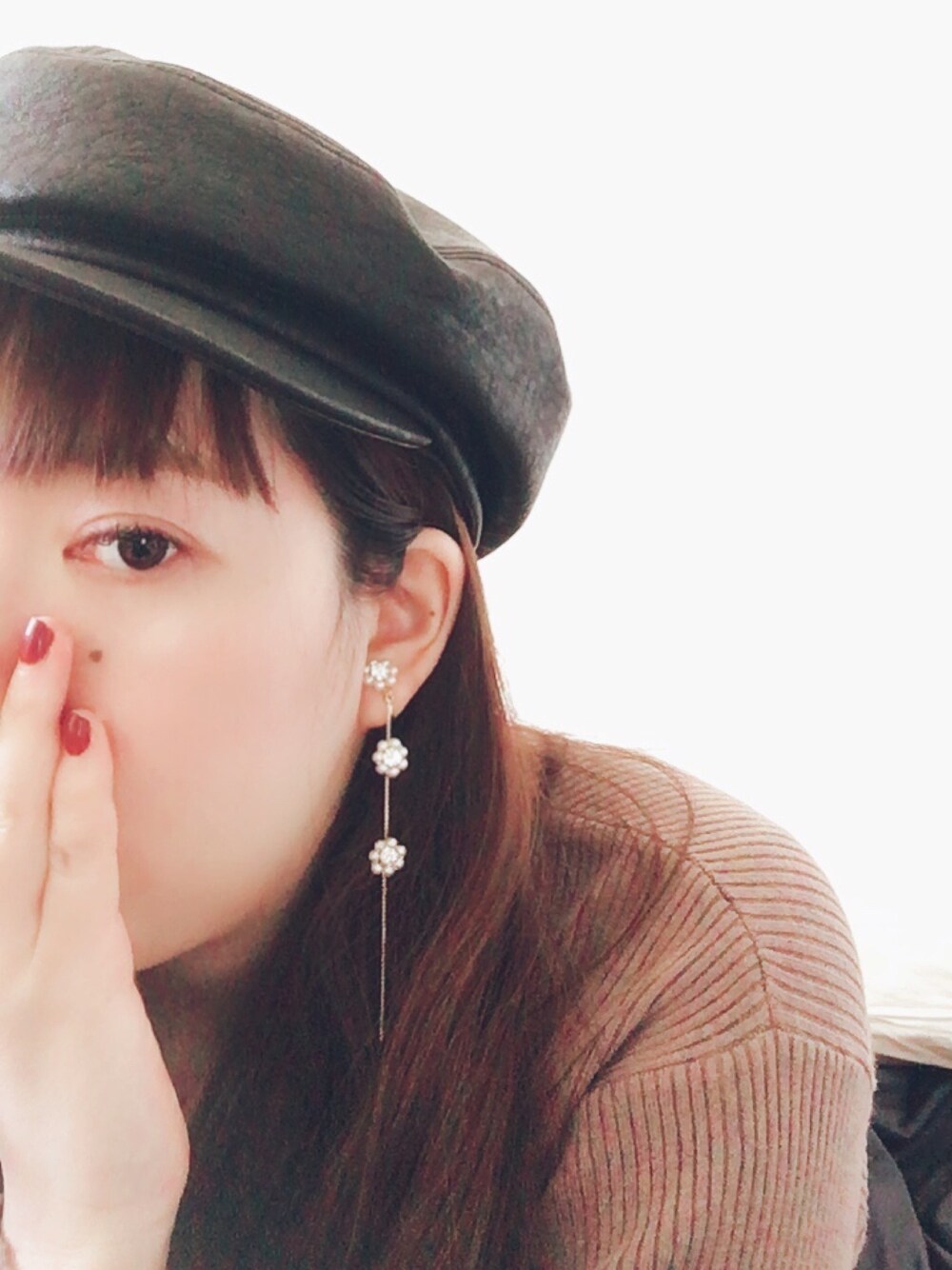 「カシラ、CA4LA、大人カジュアル、おしゃれさんと繋がりたい、オトナ女子、ootd、カジュアル、イヤリング、帽子、キャスケット」｜「CA4LAのアイテム（キャスケット、ブラック系）」を使った、lilyさん（レディース・161cm）の冬コーディネートの1枚目の写真