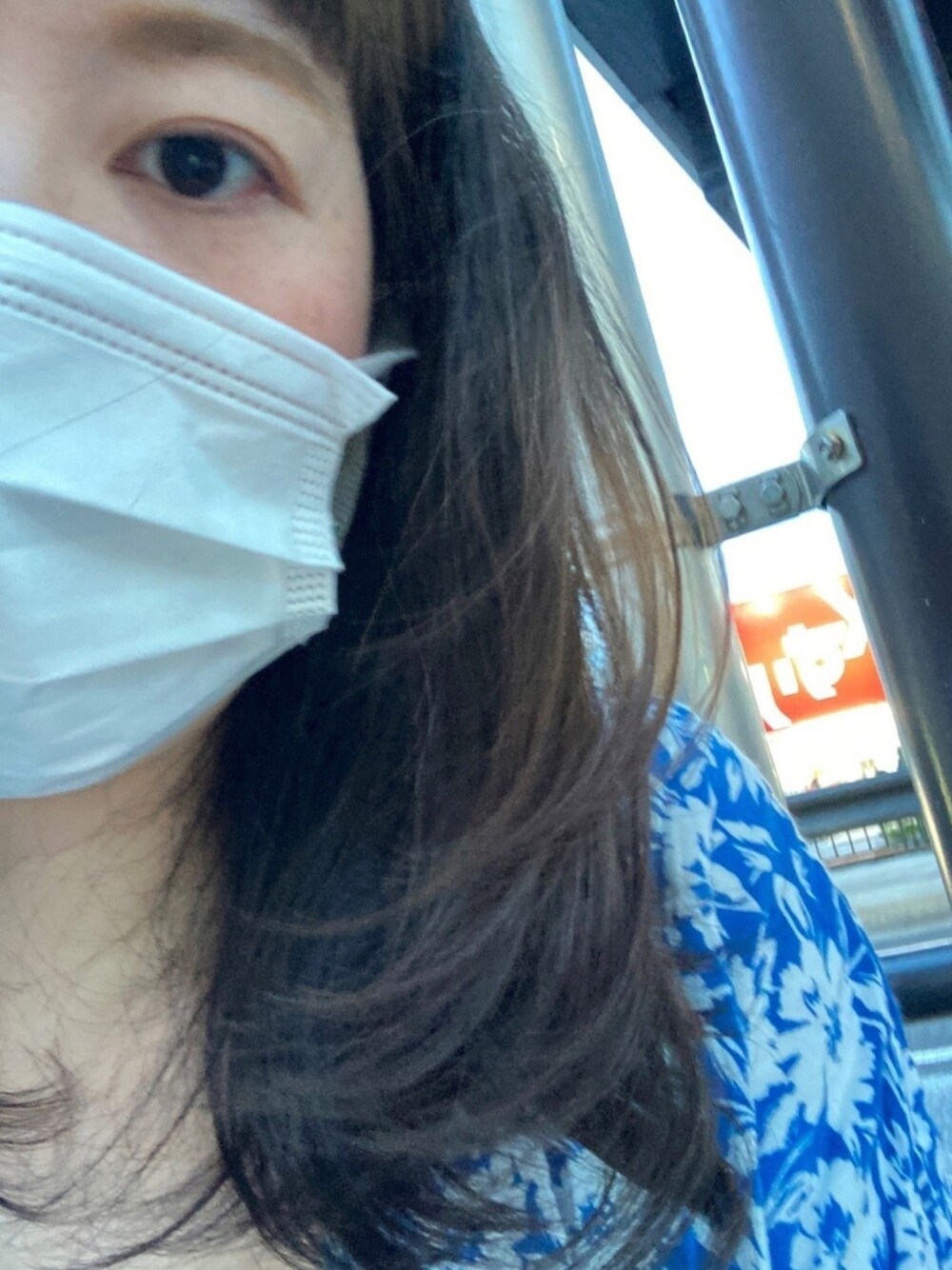 「シンプルコーデ、ワンピース、花柄ワンピース、花柄、フラワーワンピース、夏コーデ、夏服、ZARA、おしゃれさんと繋がりたい、キレイめ」｜「ZARAのアイテム（ワンピース、ブルー系）」を使った、lilyさん（レディース・161cm）の秋コーディネートの1枚目の写真