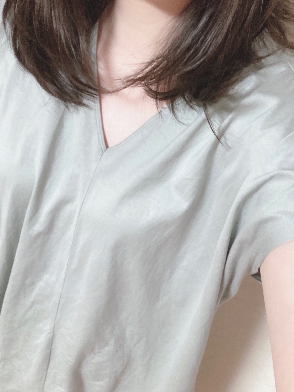 「UNIQLO、UNIQLO U、UNIQLOコーデ、大人カジュアル、ワンピース、シンプル、ワントーンコーデ、夏コーデ、夏、プチプラ」｜「UNIQLOのリネンブレンドコクーンワンピース（半袖）（ワンピース、グレー系）」を使った、lilyさん（レディース・161cm）の秋コーディネートの1枚目の写真