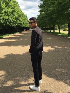 「COMMON PROJECTS（コモンプロジェクト）のアイテム（シューズ）」を使った、Henric Tiwさん（メンズ・175cm）の冬コーディネート