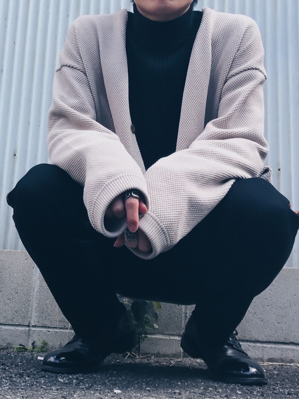 「crepuscule、カーディガン、17SS、オーバーサイズ、kiit」｜「crepusculeのアイテム（カーディガン/ボレロ、ベージュ系）」を使った、Yusuke Nakajimaさん（メンズ・176cm）の春コーディネートの1枚目の写真