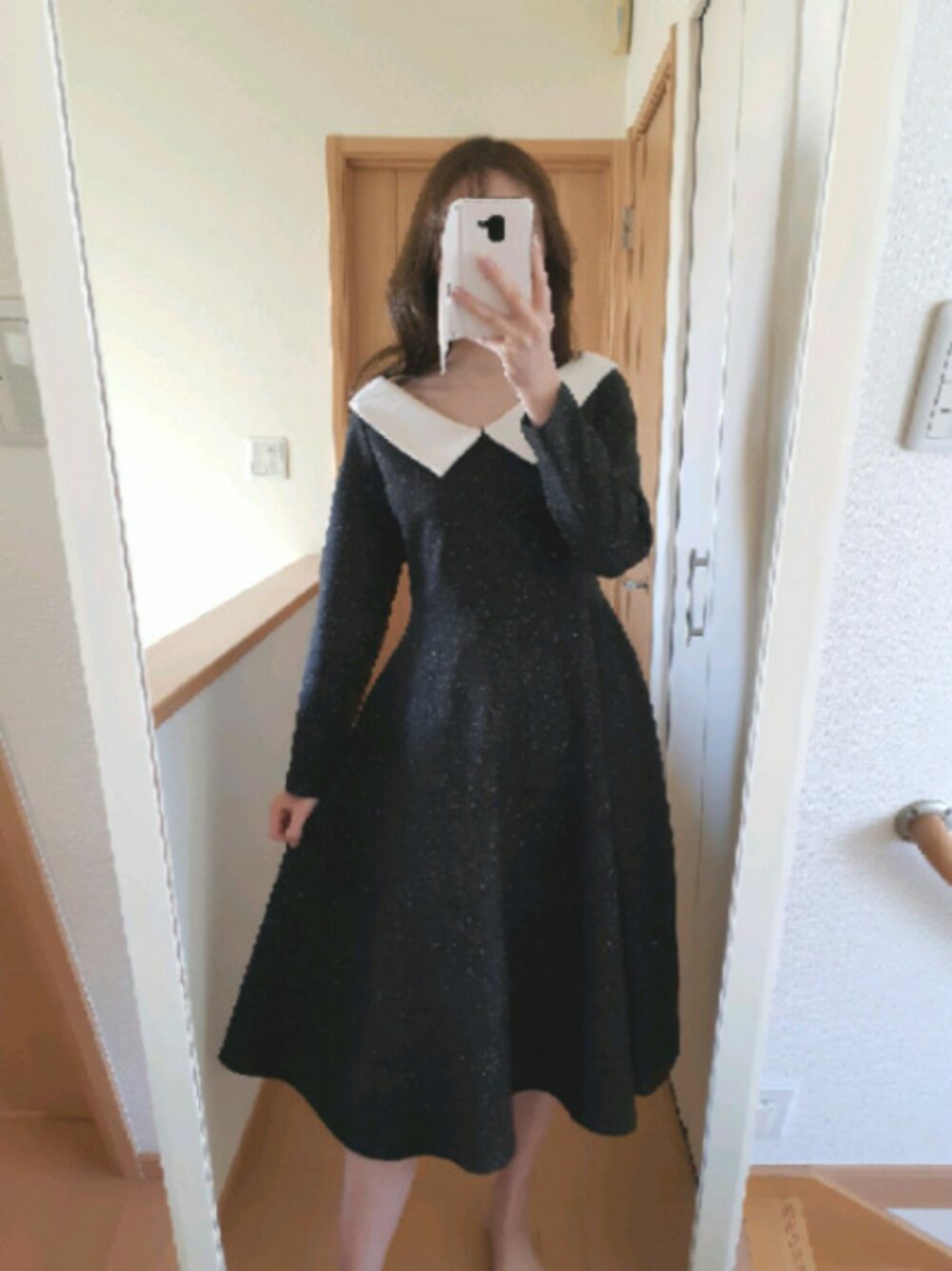 「パーティースタイル、結婚式二次会スタイル、結婚式、襟付きワンピース、ワンピース、ドレス、韓国ファッション、大人カジュアル、ビッグカラー」｜「DHOLICのアイテム（ワンピース、ブラック系）」を使った、ずきさん（レディース・165cm）の冬コーディネートの1枚目の写真
