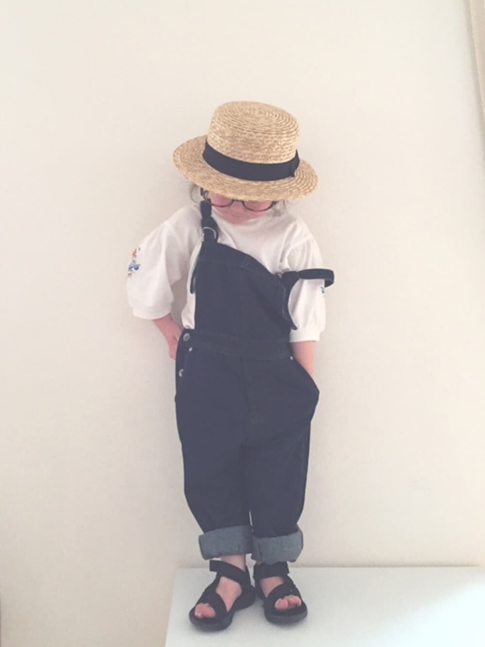 「3歳、デニム、カンカン帽、スポーツサンダル、オーバーオール、サロペット、刺繍」｜「ROPE' PICNICの【ROPE' PICNIC KIDS】カンカン帽（ハット、ベージュ系）」を使った、nami *さん（キッズ・90cm）の春コーディネートの1枚目の写真